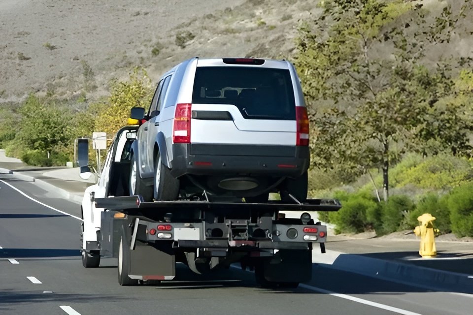 Don’t Get Stranded! How 24/7 Towing Can Save the Day